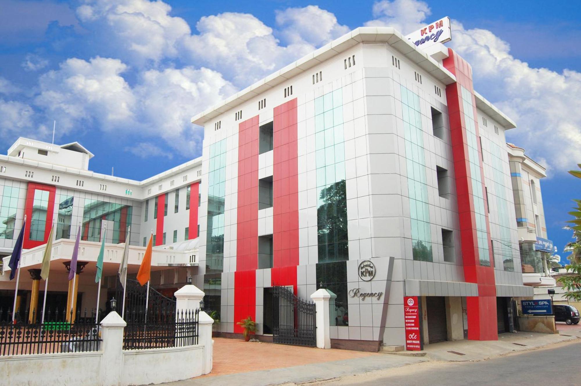 فندق Kpm Regency بلكاد المظهر الخارجي الصورة